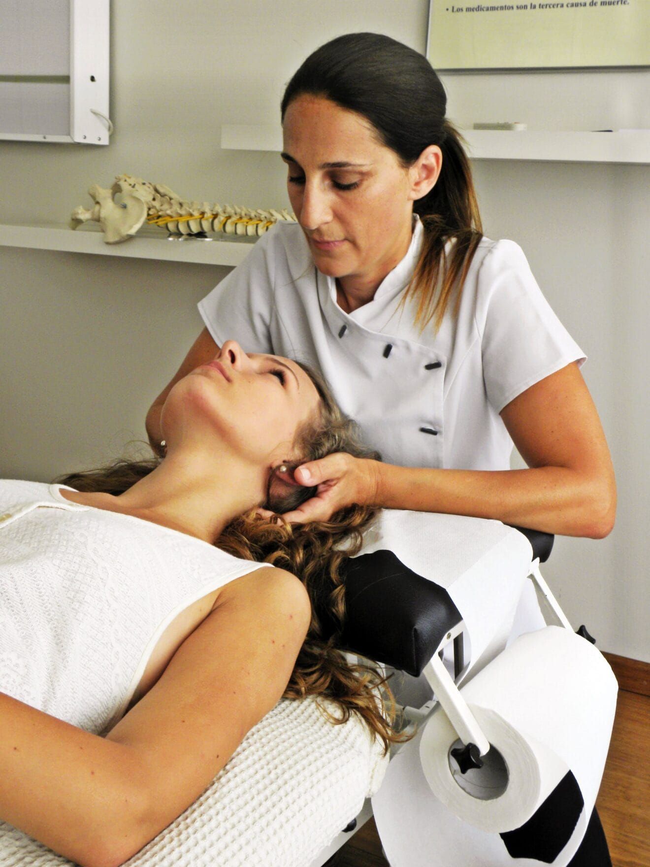 Gata Quiropráctica, Reajuste vertebral y craneosacral