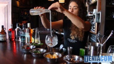 Preparación-de-un-gin-tonic-en-Dorian-Gray