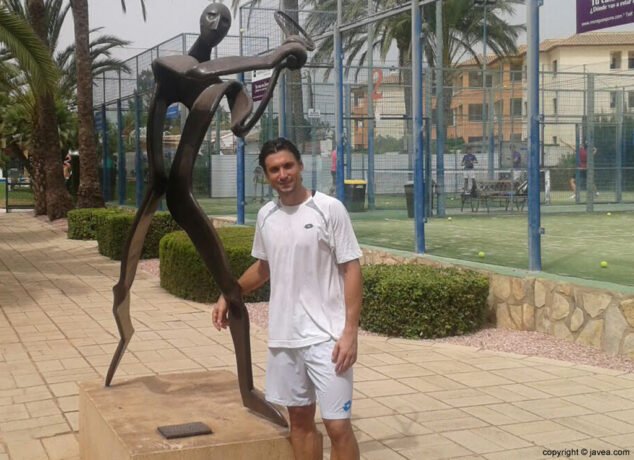 Imagen: David Ferrer en el Club de tenis Jávea