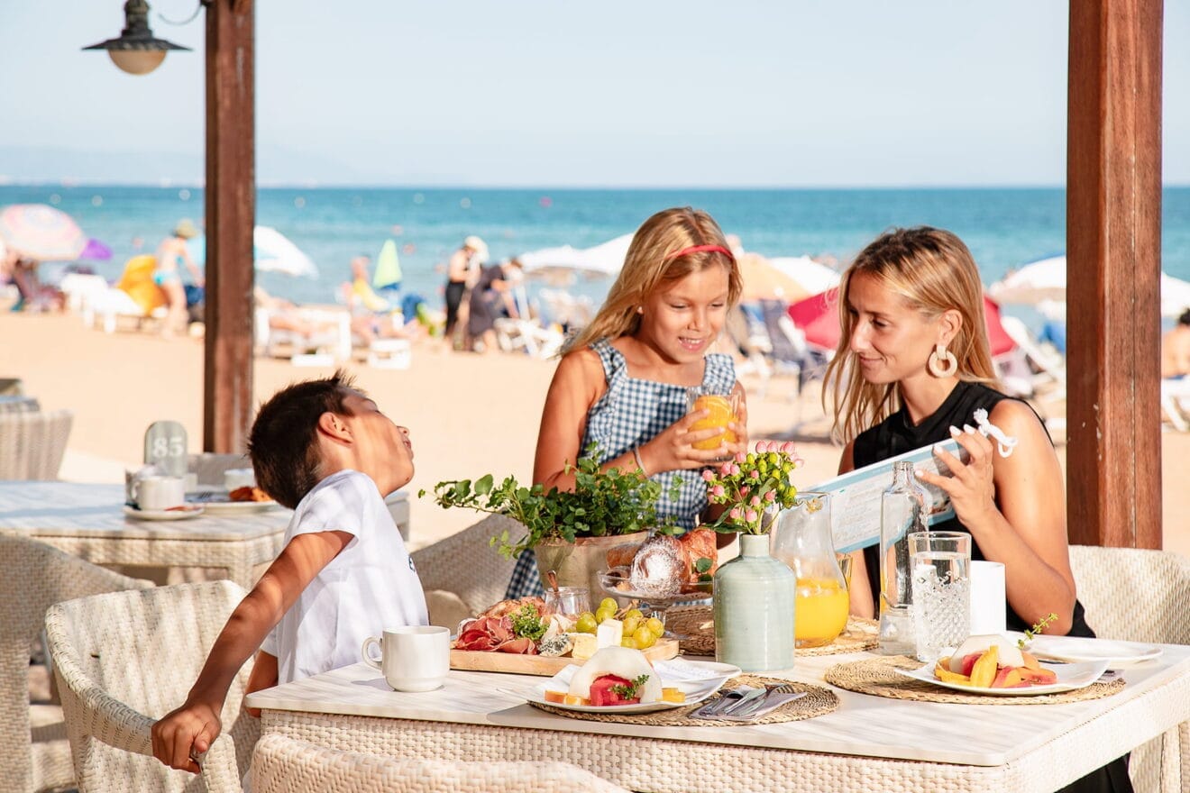 Desayuno frente al mar en Dénia – Hotel Los Ángeles