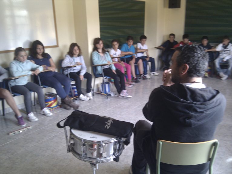 Escolares de Xàbia ensayan para una gran Batucad 02