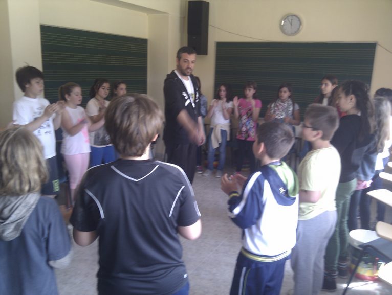 Escolares de Xàbia ensayan para una gran Batucad 03