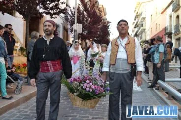 Ofrenda de flores a Jesús Nazareno Jávea 2013 08
