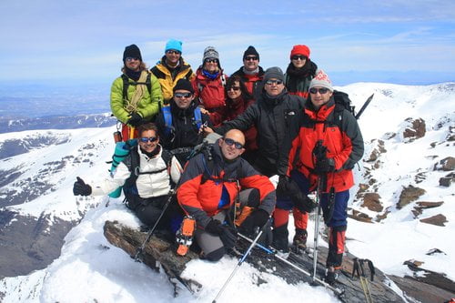 Miembros del Grup CEX preparando el gran reto que supone la expedición, "Del Montgó al Kilimanjaro"