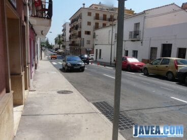 La Avd Juan Carlos I de Jávea abre el tráfico al doble sentido 02
