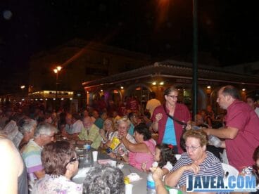 A la cena de hermandad asistieron vecinos de Aduanas y visitantes