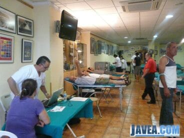 Donantes en el I Maratón de donación de sangre como homenaje a Dionís Henarejos
