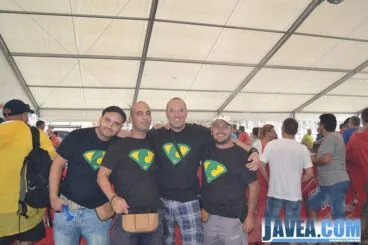 Grupo de amigos disfrutanto del baret dels bous