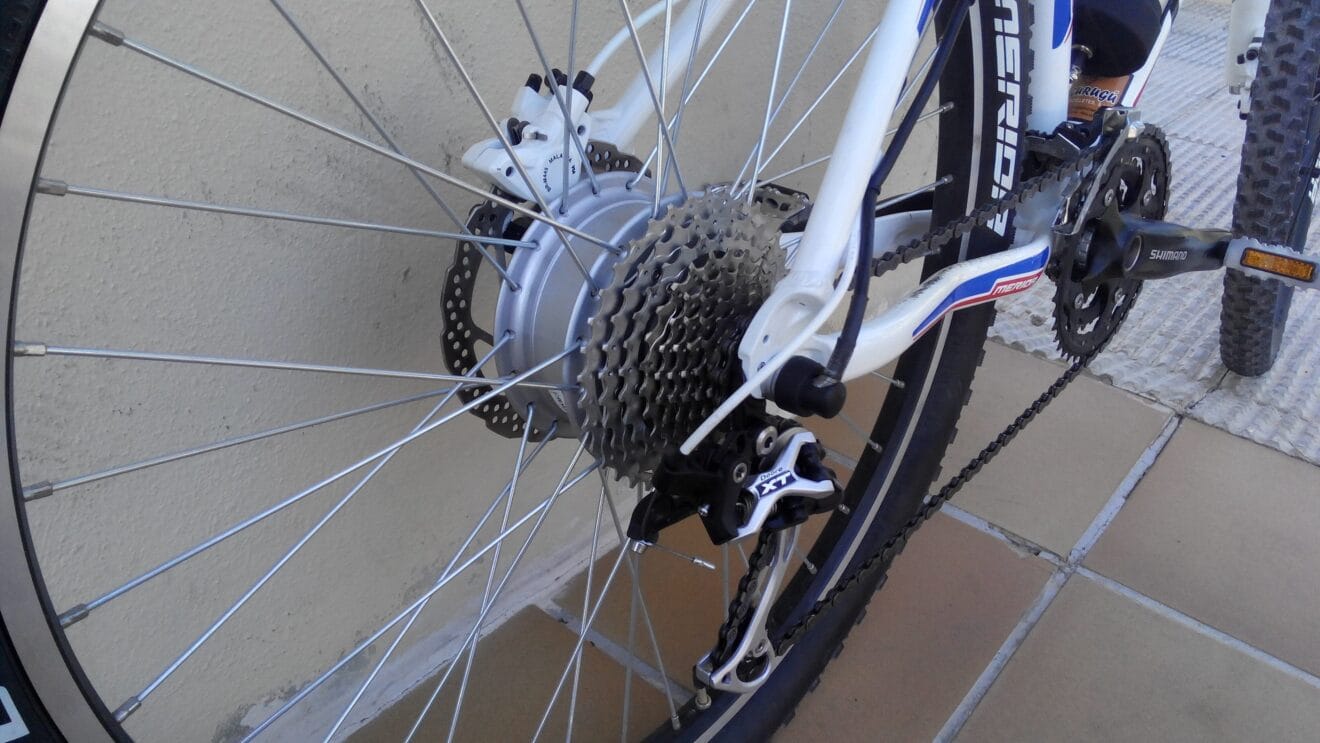 Gurugú Bicicletes Jávea, montaje de motores eléctricos para bicicletas