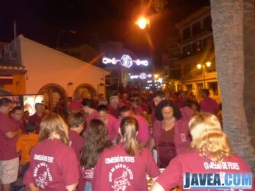 La comisión de fiestas preparó un aperitvo y bebidas para los asistentes a la cena de hermandad