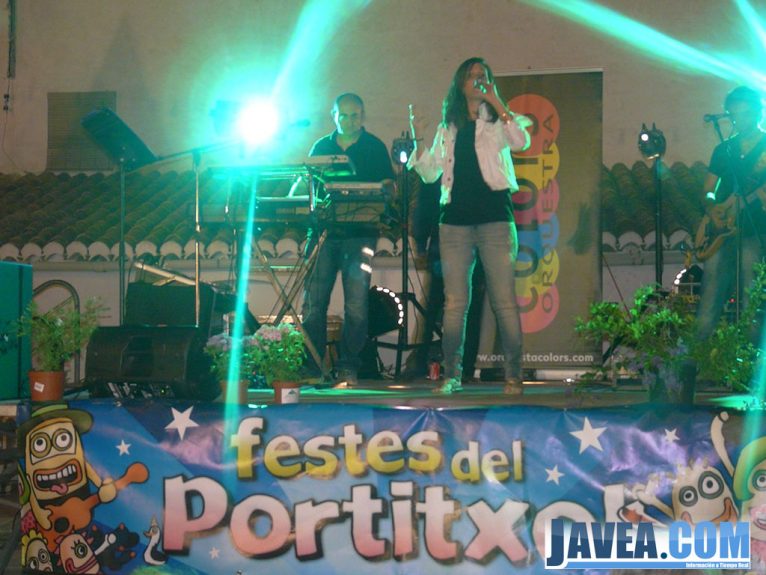 La orquesta Colors en las fiestas del Portichol 2013