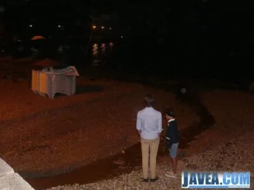La tormenta ha dejado grandes socavones en la playa de la grava