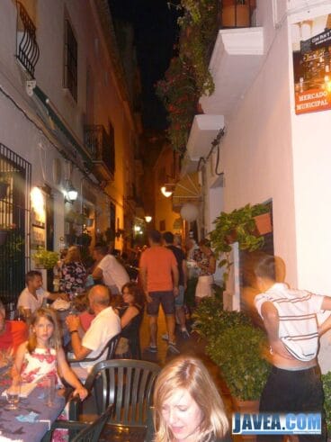 Las calles del Casco Antiguo se han llenado de gente durante la shopping night
