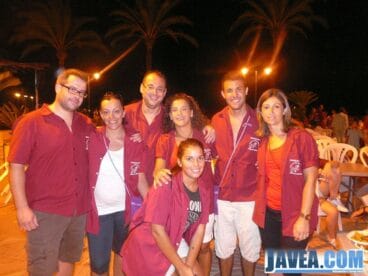 Miembros de la comisión de fiestas antes de empezar la cena de hermandad