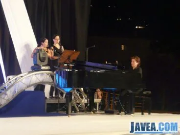 Toda la presentación estuvo amenizada con música en directo