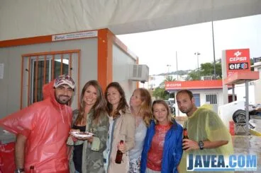 Vecinos de Jávea con las tapas del baret dels bous