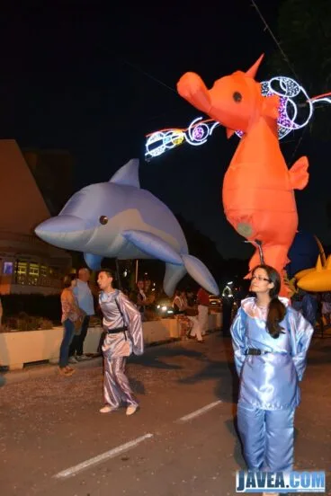 Animación marinera durante el desfile de las carrozas