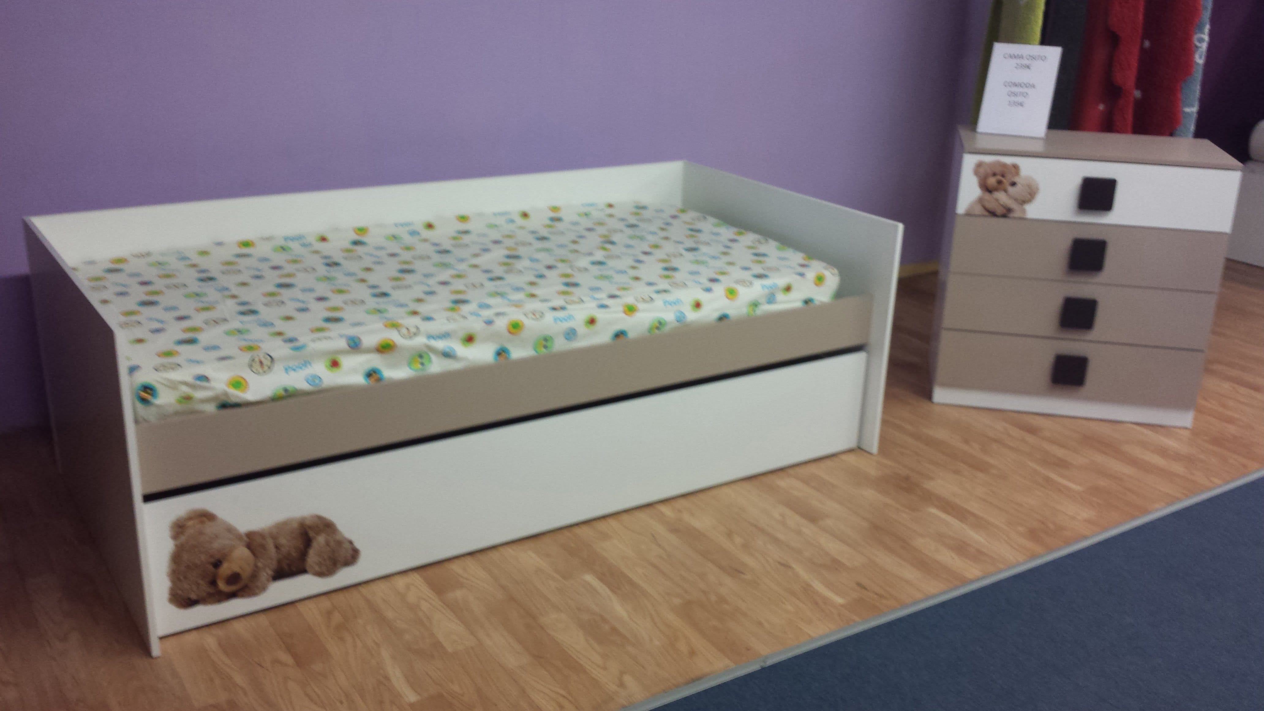BabyShop Dénia, camita modelo osito, con cama nido más mesita de noche