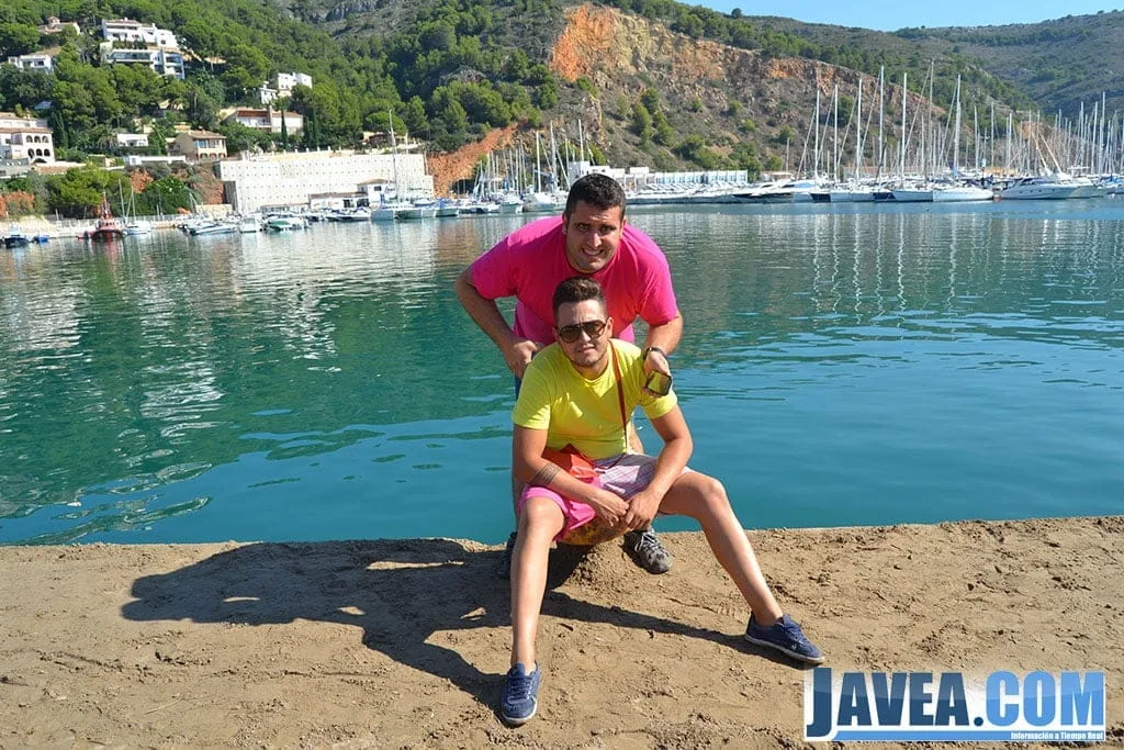 El Mayoral Vicente Estalrich con un amigo