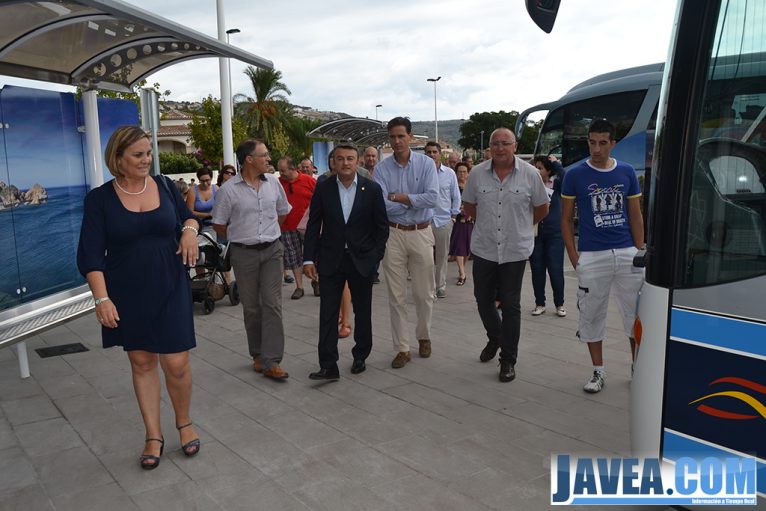 El alcalde de Jávea y miembros de la corporación en la nueva estación de autobuses
