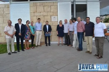 El alcalde y miembros de la corporación después de inaugurar la estación