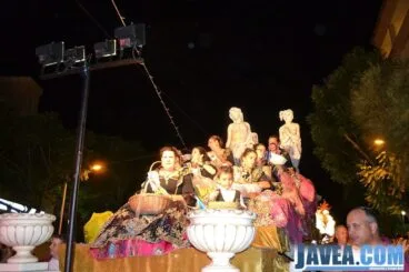 La carroza de la comisión de fiestas