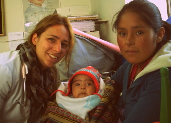 Rosana Chorro con pacientes de Cuzco 