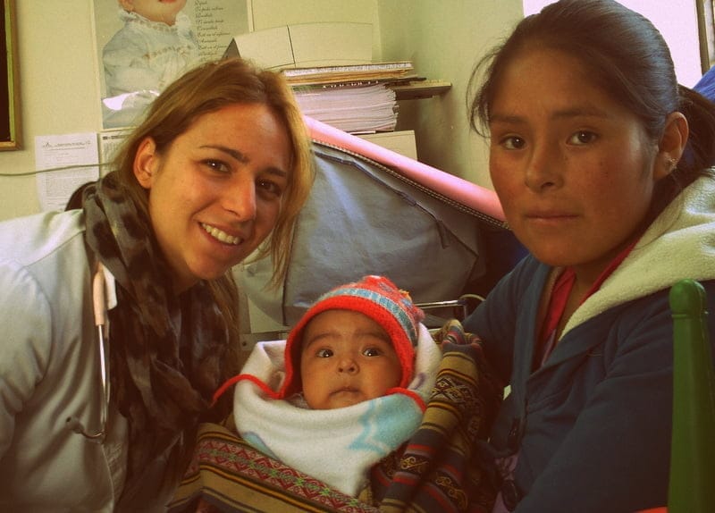 Rosana Chorro con pacientes de Cuzco