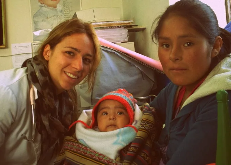 Rosana Chorro con pacientes de Cuzco