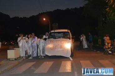 Peña la UCA y Peña el Tremoló en el desfile de carrozas
