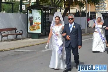 Rosa Soliveres y Pepe Serrat durante el pasacalle