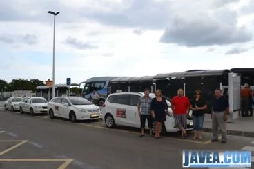 Tere Bisquert y taxistas de Jávea en la nueva parada