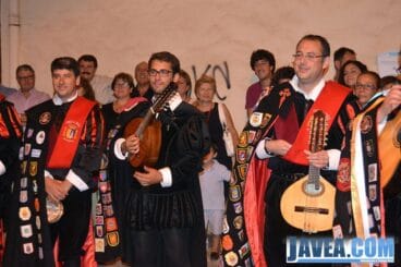 Tunos en la ronda de Teresa Marín y Francisco Ivars