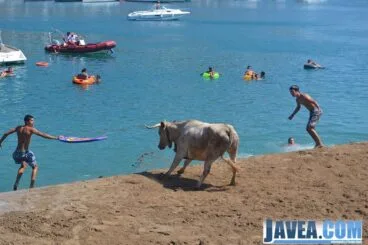 Vaquilla en els bous a la mar