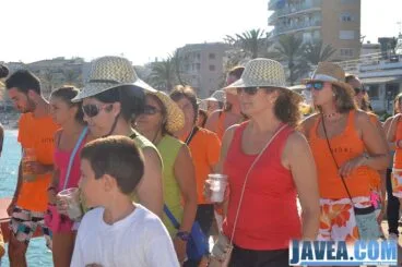 festeros en el desfile