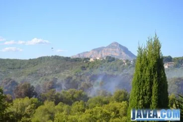 Incendio controlado desde la calle passarell