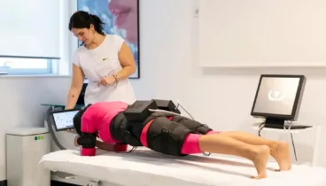 Sesión de presoterapia médica para mejorar la circulación y retención de líquidos