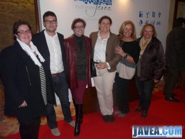 Eduardo Diego con algunas miembro de MEJ