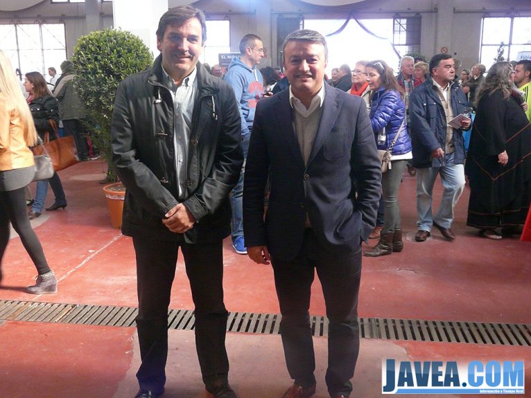 El alcalde de Jávea y el edil de turismo en Xàbia al Plat Mariner