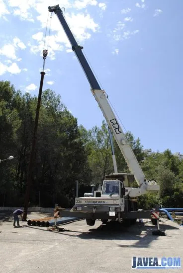 Pluma durante la realización de un trabajo de Electrobombas Jávea