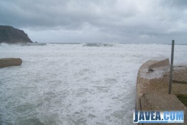 Desembocadura en Jávea del Río Gorgos durante el temporal marítimo