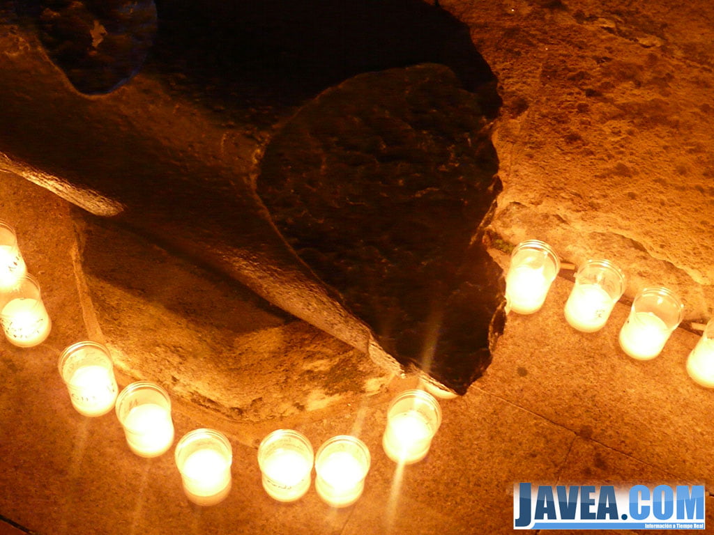 Las velas se colocaron alrededor de la Plaza de la Iglesia de Jávea