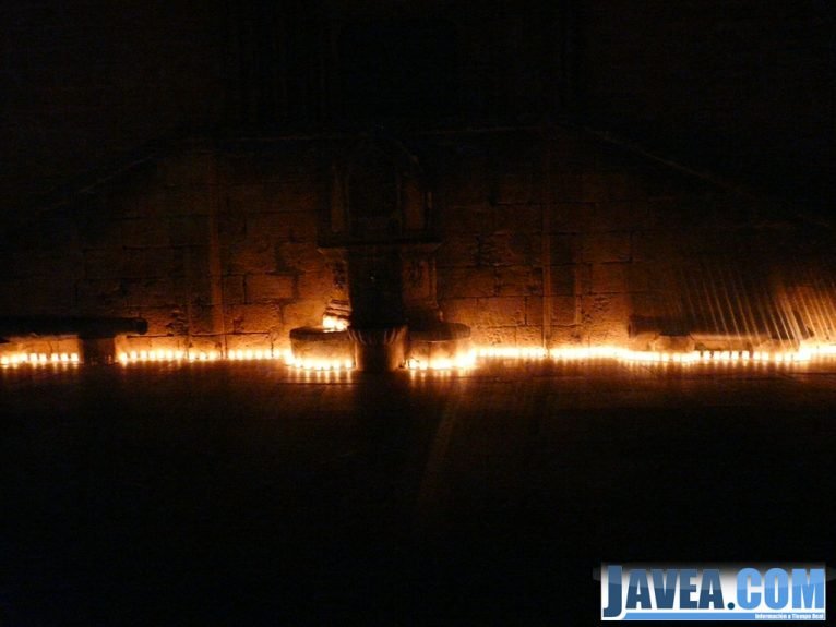 Noche de las velas solidarias en la Plaza de la Iglesia de Jávea