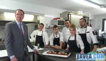 Pablo Catalá y Alberto Ferrúz con parte del equipo del BonAmb