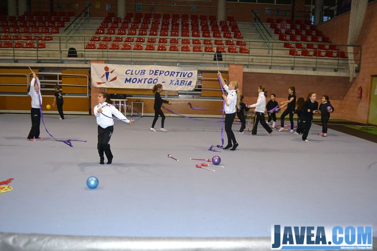 Actividades de gimnasia rítmica en el Nadal Esportiu de Jávea