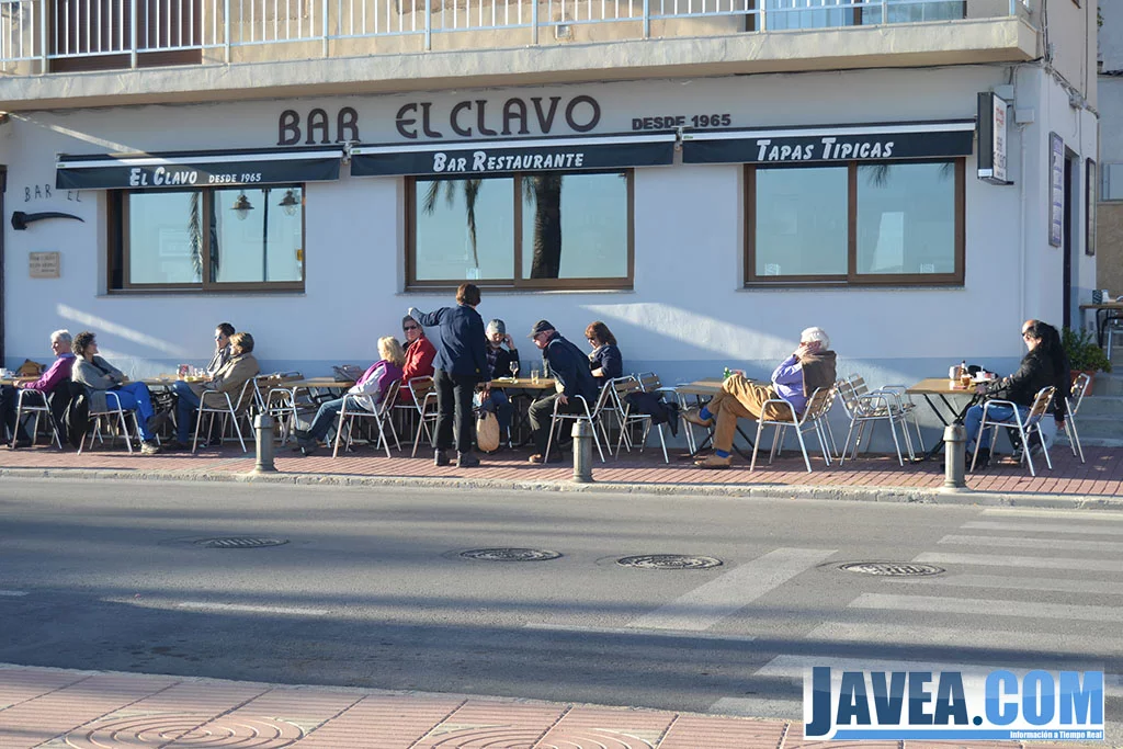 Bar El Clavo en Jávea se encuentra a primera línea de la Playa La Grava