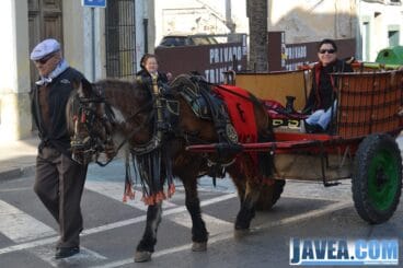 Desfile de caballerías llegando a la plaza de la constitución