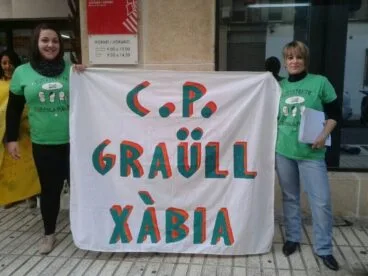 El AMPA del Colegio Público Graüll viaja a Alicante para entregar las 2.300 firmas que han recogido en contra de los recortes