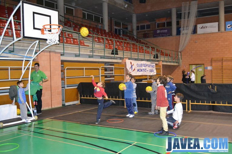 El Joventud Xàbia realizó juegos de baloncesto