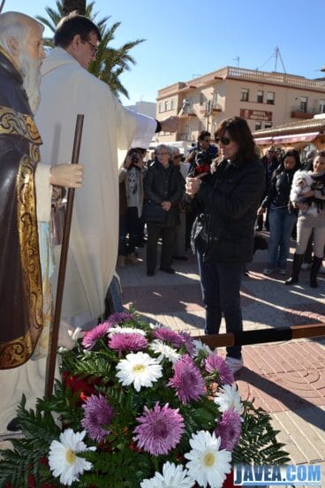 El barrio marinero de Jávea celebró el día de San Antonio con una misa en honor al santo y la tradicional bendición de animales
